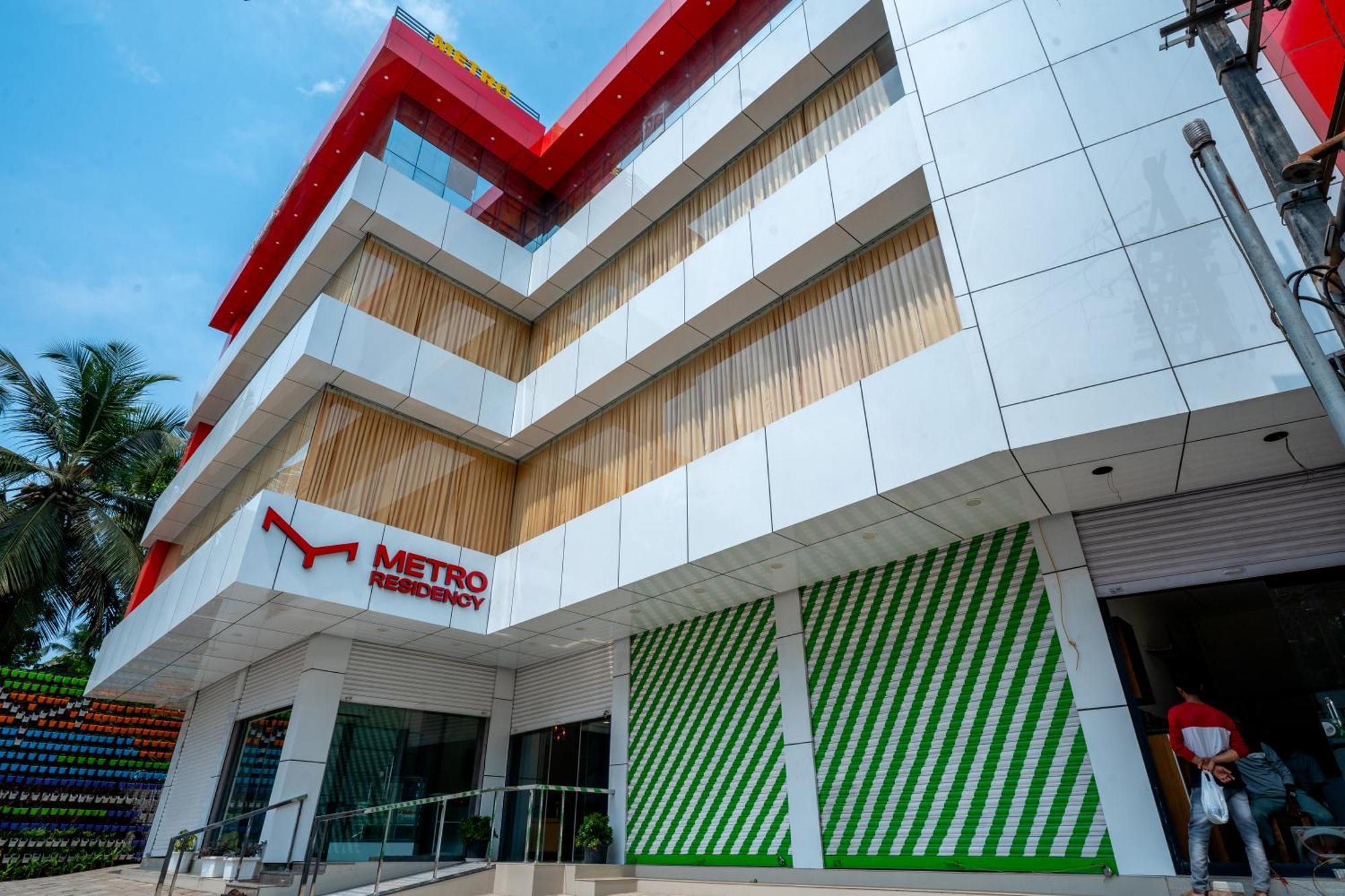 Metro Residency Hotel Tirur Buitenkant foto
